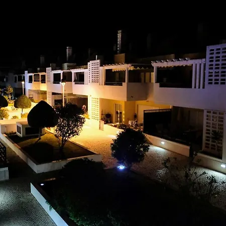 Luxury 2 Bedroom At Cabanas Beach Club דירה